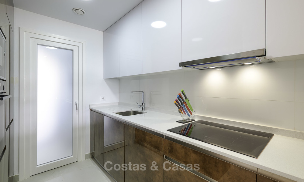 Appartement de jardin flambant neuf avec vue sur la mer à vendre, à quelques minutes à pied de la plage, Estepona Est 16938