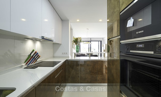 Appartement de jardin flambant neuf avec vue sur la mer à vendre, à quelques minutes à pied de la plage, Estepona Est 16939 