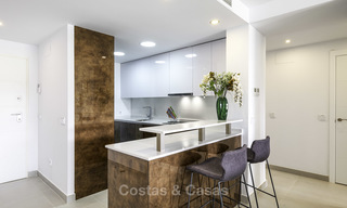 Appartement de jardin flambant neuf avec vue sur la mer à vendre, à quelques minutes à pied de la plage, Estepona Est 16942 