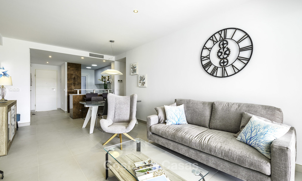 Appartement de jardin flambant neuf avec vue sur la mer à vendre, à quelques minutes à pied de la plage, Estepona Est 16943