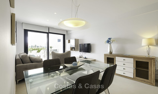 Appartement de jardin flambant neuf avec vue sur la mer à vendre, à quelques minutes à pied de la plage, Estepona Est 16946 