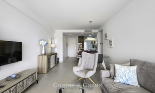 Appartement de jardin flambant neuf avec vue sur la mer à vendre, à quelques minutes à pied de la plage, Estepona Est 16947 