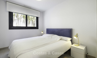 Appartement de jardin flambant neuf avec vue sur la mer à vendre, à quelques minutes à pied de la plage, Estepona Est 16948 