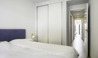 Appartement de jardin flambant neuf avec vue sur la mer à vendre, à quelques minutes à pied de la plage, Estepona Est 16949 