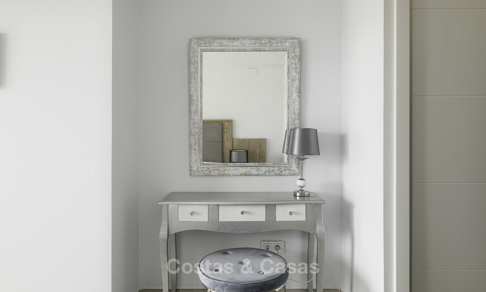 Appartement de jardin flambant neuf avec vue sur la mer à vendre, à quelques minutes à pied de la plage, Estepona Est 16952