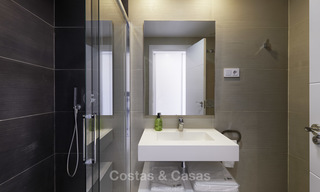 Appartement de jardin flambant neuf avec vue sur la mer à vendre, à quelques minutes à pied de la plage, Estepona Est 16955 