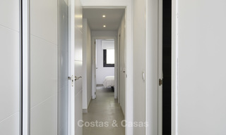 Appartement de jardin flambant neuf avec vue sur la mer à vendre, à quelques minutes à pied de la plage, Estepona Est 16958 