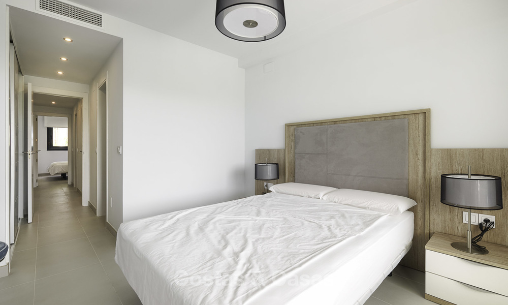 Appartement de jardin flambant neuf avec vue sur la mer à vendre, à quelques minutes à pied de la plage, Estepona Est 16959