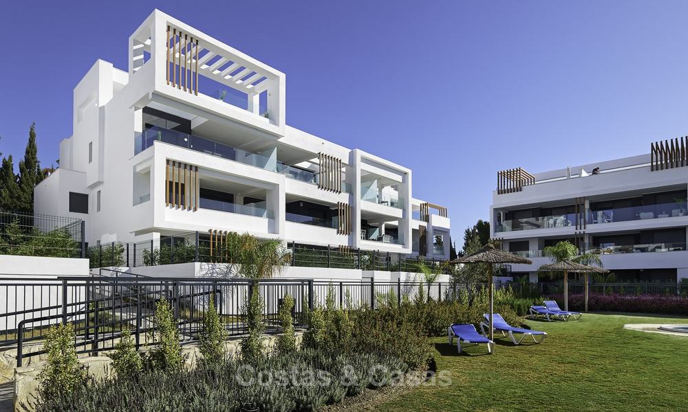 Appartement de jardin flambant neuf avec vue sur la mer à vendre, à quelques minutes à pied de la plage, Estepona Est 16968