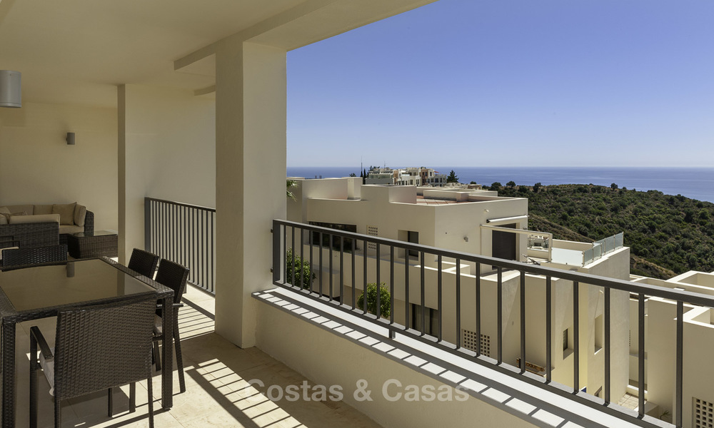 Appartement moderne de 3 chambres avec vue sur la Méditerranée et les montagnes à vendre à Marbella 16832