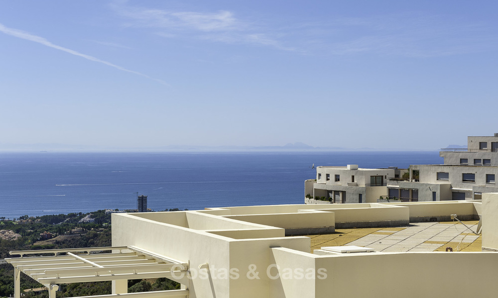 Appartement moderne de 3 chambres avec vue sur la Méditerranée et les montagnes à vendre à Marbella 16834