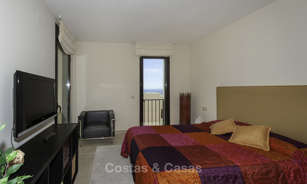 Appartement moderne de 3 chambres avec vue sur la Méditerranée et les montagnes à vendre à Marbella 16854