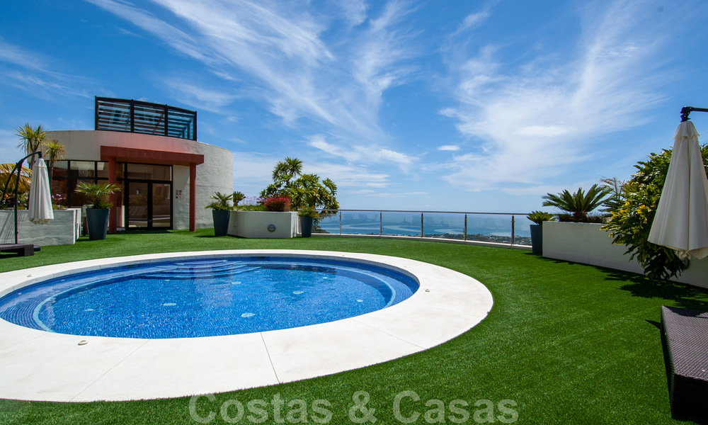 Appartement moderne de 3 chambres avec vue mer et montagnes à vendre à Marbella 27411