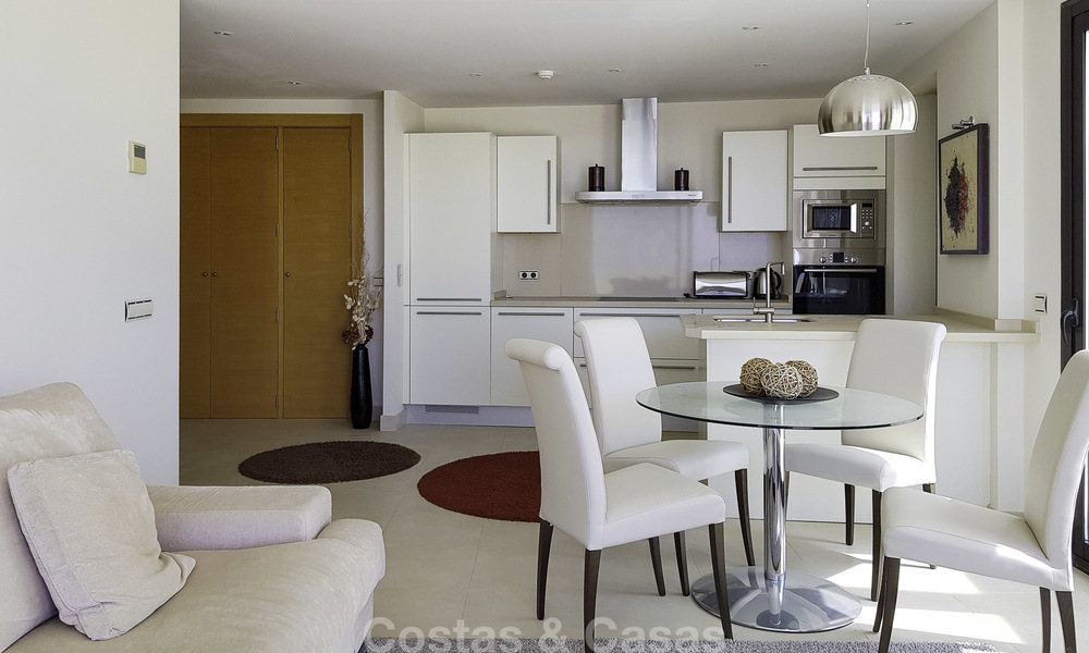 Penthouse moderne avec grande terrasse avec vue sur mer à vendre à Marbella 17000