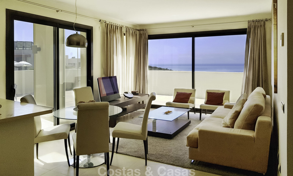 Penthouse moderne avec grande terrasse avec vue sur mer à vendre à Marbella 17011