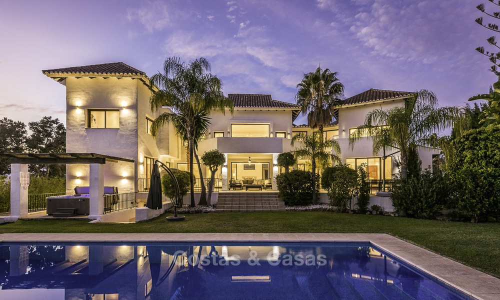 Exceptionnelle villa contemporaine méditerranéenne à vendre près de la plage sur le Golden Mile, Marbella 17040