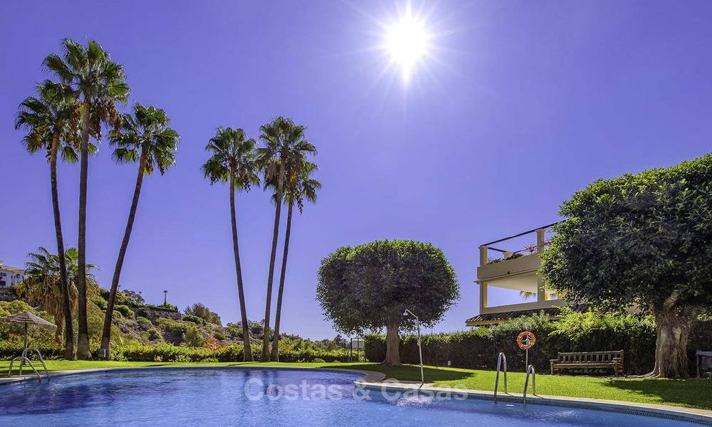 Appartement de jardin à vendre à côté d'une prestigieuse station de golf à Benahavis, Marbella 17084