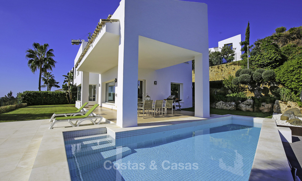 Villa moderne sur un golf avec vue panoramique sur la mer à vendre, Benahavis, Marbella 17290