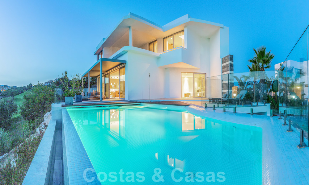 Villa de luxe neuve et moderne à vendre, prête à emménager, dans un resort de golf respecté, Marbella Est 26755