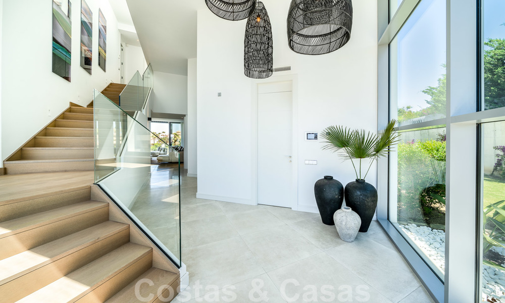 Villa de luxe neuve et moderne à vendre, prête à emménager, dans un resort de golf respecté, Marbella Est 26756