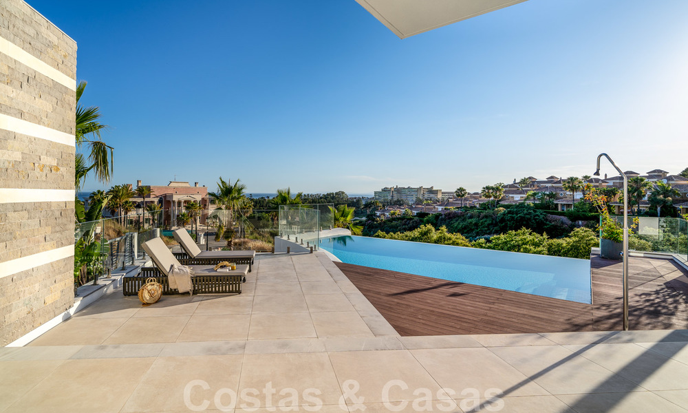 Villa de luxe neuve et moderne à vendre, prête à emménager, dans un resort de golf respecté, Marbella Est 26771