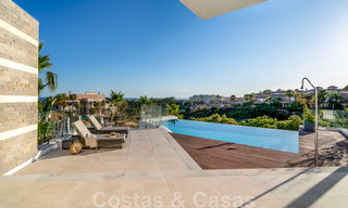 Villa de luxe neuve et moderne à vendre, prête à emménager, dans un resort de golf respecté, Marbella Est 26771 