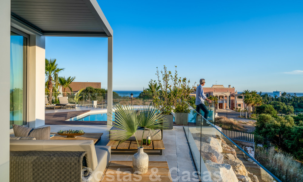 Villa de luxe neuve et moderne à vendre, prête à emménager, dans un resort de golf respecté, Marbella Est 26773