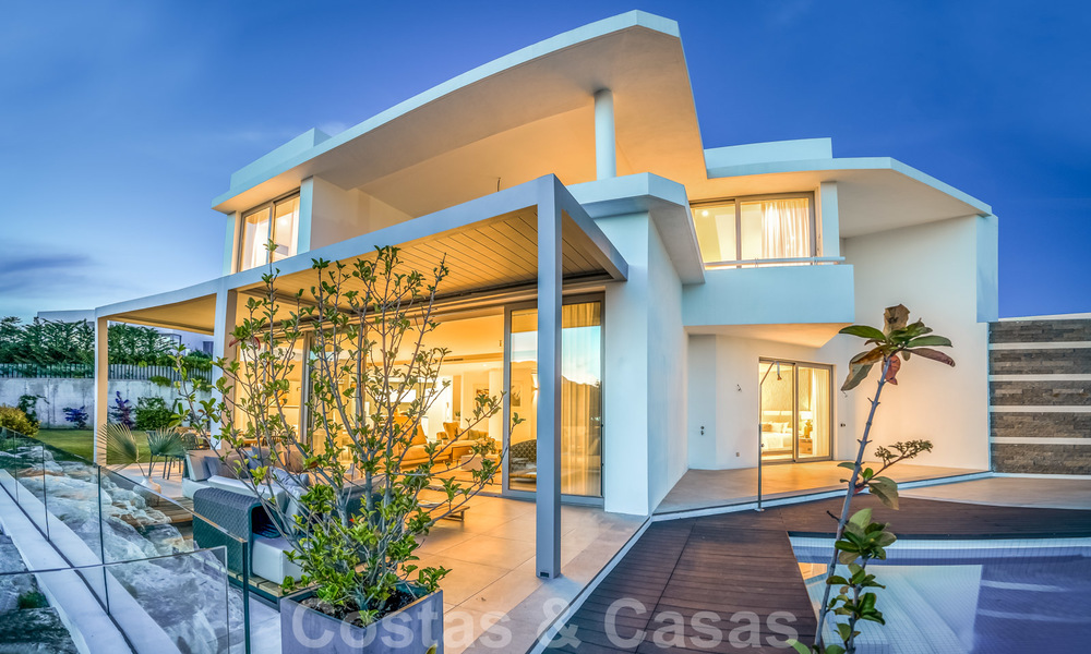 Villa de luxe neuve et moderne à vendre, prête à emménager, dans un resort de golf respecté, Marbella Est 26779