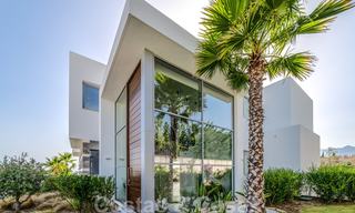 Villa de luxe neuve et moderne à vendre, prête à emménager, dans un resort de golf respecté, Marbella Est 26788 