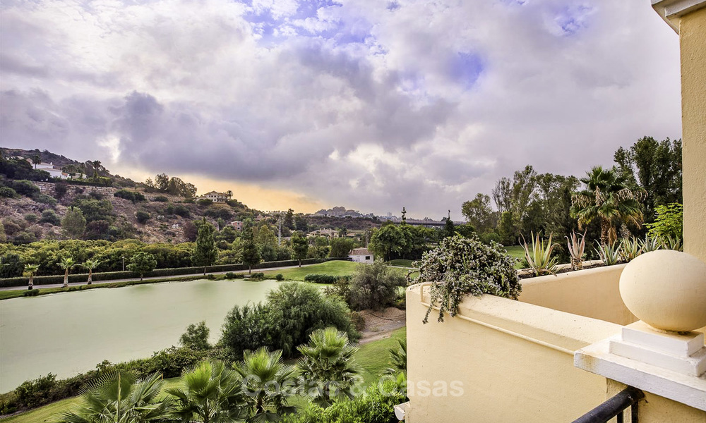 Excellente opportunité d'acheter un penthouse cosy dans un resort de golf chic, Benahavis, Marbella 17584