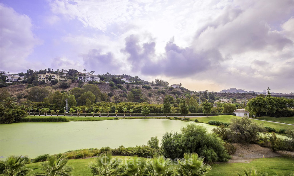Excellente opportunité d'acheter un penthouse cosy dans un resort de golf chic, Benahavis, Marbella 17586