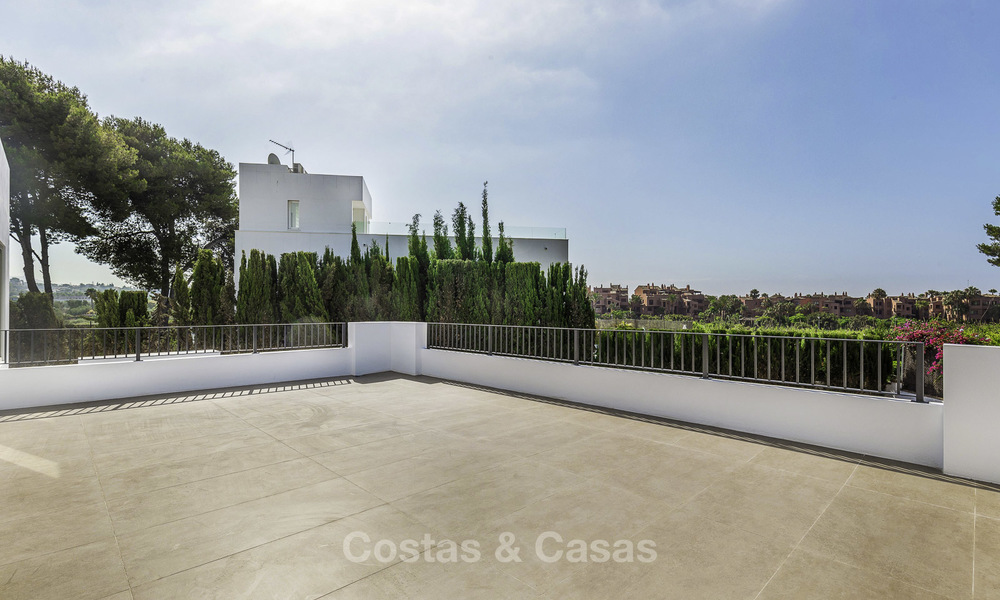 Villa de luxe moderne à vendre, prête à emménager, près de la plage à l’est de Marbella 17610