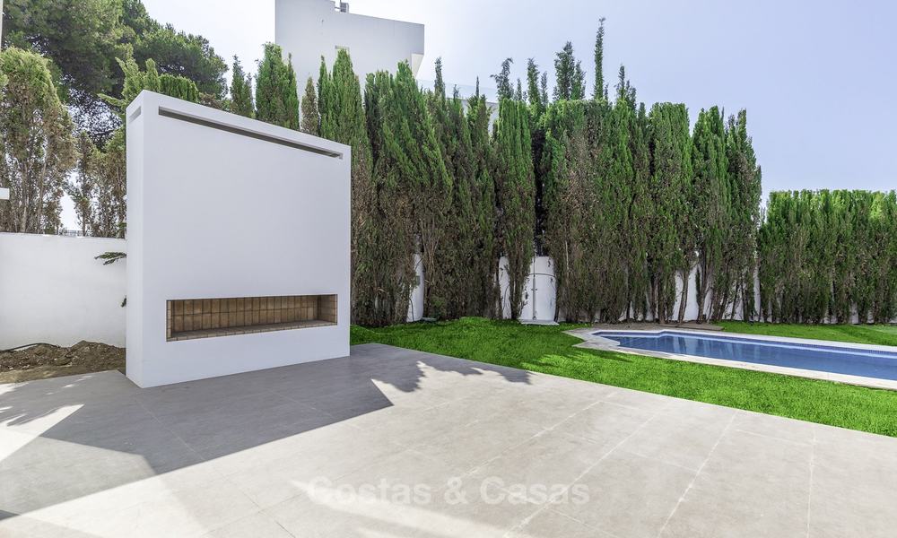 Villa de luxe moderne à vendre, prête à emménager, près de la plage à l’est de Marbella 17630