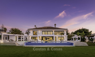 Villa contemporaine flambant neuve à vendre, dans un quartier chic en bord de mer à Est d’Estepona 17675 
