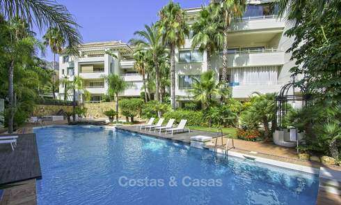 Appartement de luxe avec piscine privée à vendre dans un quartier chic sur le Golden Mile à Marbella 17700