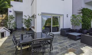 Villa familiale contemporaine à vendre à un prix attractif, spacieuse et tranquille, juste à l'est de Marbella 18126 