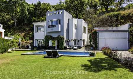 Villa familiale contemporaine à vendre à un prix attractif, spacieuse et tranquille, juste à l'est de Marbella 18128