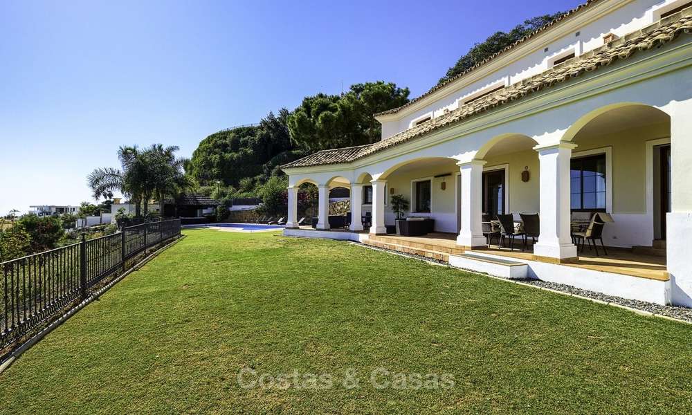 Charmante villa de style andalou dans un cadre naturel spectaculaire à vendre, Benahavis, Marbella 18035