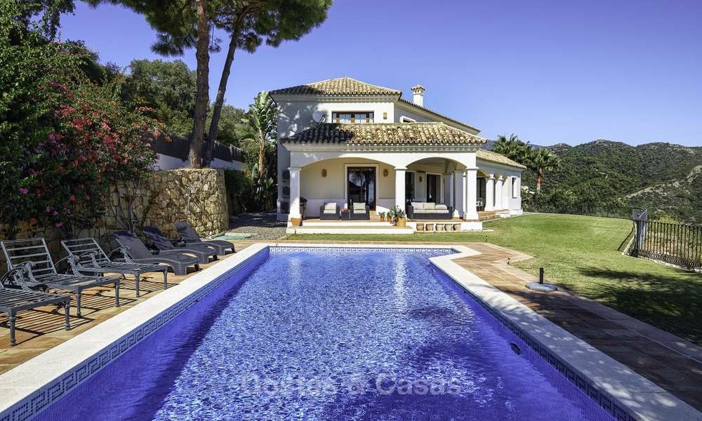 Charmante villa de style andalou dans un cadre naturel spectaculaire à vendre, Benahavis, Marbella 18038