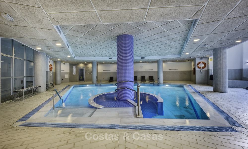 Penthouse duplex de luxe avec sa propre piscine à vendre, dans un complexe balnéaire emblématique sur la New Golden Mile 18661