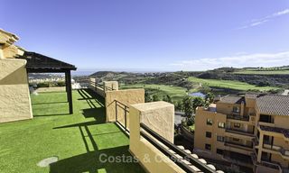 Appartement duplex penthouse rénové avec beaucoup d'extras à vendre, sur un beau terrain de golf à Mijas, Costa del Sol 19042 