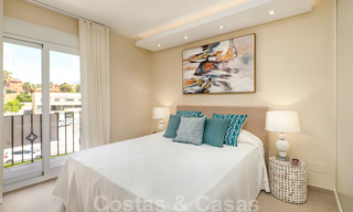 Appartement au dernier étage entièrement rénové à vendre, en première ligne d'une plage tranquille à l'est d'Estepona 26819 