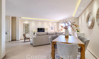 Appartement au dernier étage entièrement rénové à vendre, en première ligne d'une plage tranquille à l'est d'Estepona 26826 
