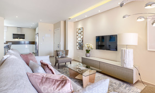 Appartement au dernier étage entièrement rénové à vendre, en première ligne d'une plage tranquille à l'est d'Estepona 26827 