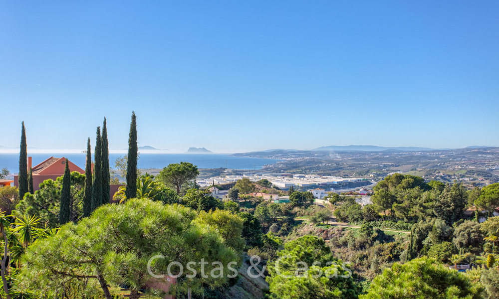 Charmante villa andalouse rénovée avec une vue imprenable sur la mer à vendre à Estepona 19446