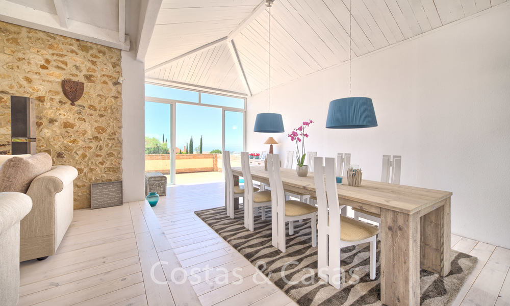 Charmante villa andalouse rénovée avec une vue imprenable sur la mer à vendre à Estepona 19450