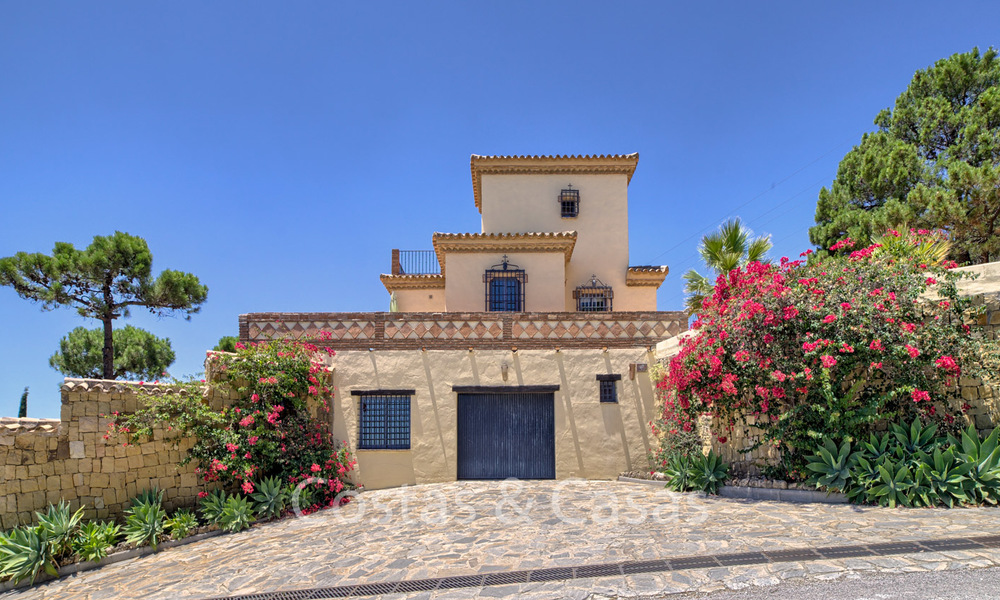 Charmante villa andalouse rénovée avec une vue imprenable sur la mer à vendre à Estepona 19468