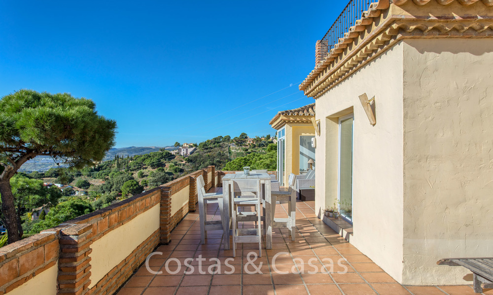 Charmante villa andalouse rénovée avec une vue imprenable sur la mer à vendre à Estepona 19485