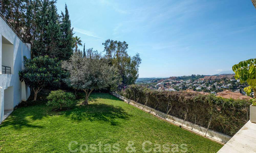 Villa andalouse entièrement rénovée et redécorée à vendre dans les collines de Nueva Andalucia, Marbella 33624
