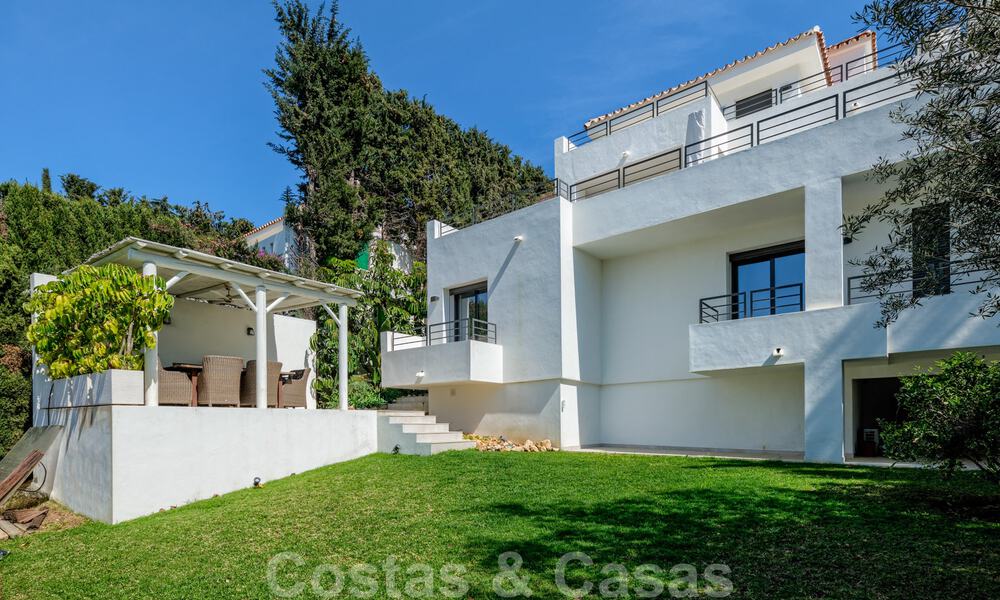 Villa andalouse entièrement rénovée et redécorée à vendre dans les collines de Nueva Andalucia, Marbella 33630